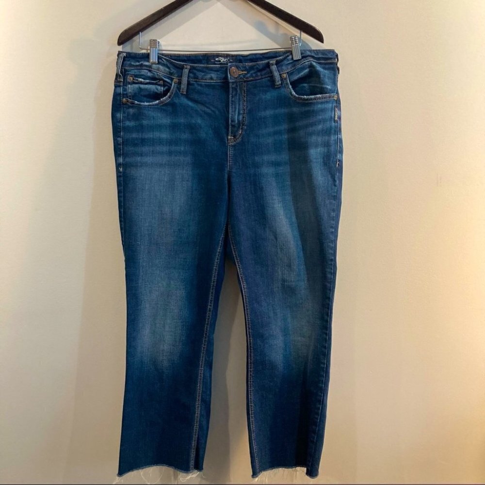 SILVER JEANS Sz 16 x 33 Izzy Bootcut Cropped to Ankle Length Raw Hem Jeans